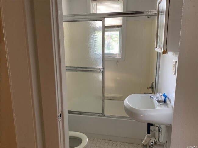 Building Photo - 51 Smith St