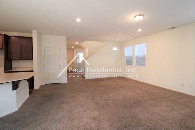 Building Photo - New North Natomas 3bd/2.5ba Home with 2 Ca...