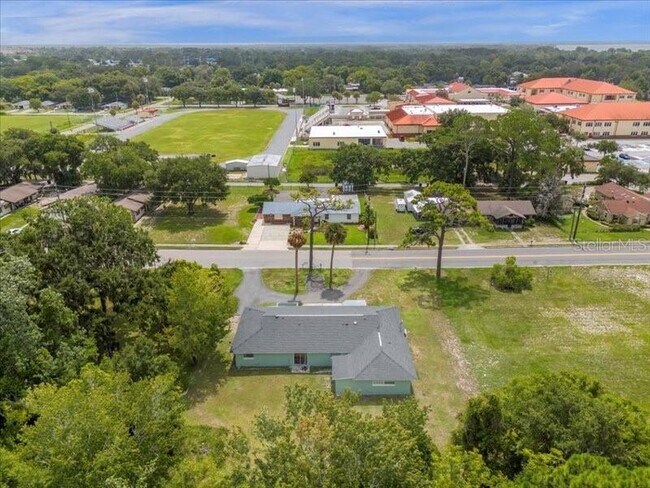 Building Photo - 617 N Sinclair Ave