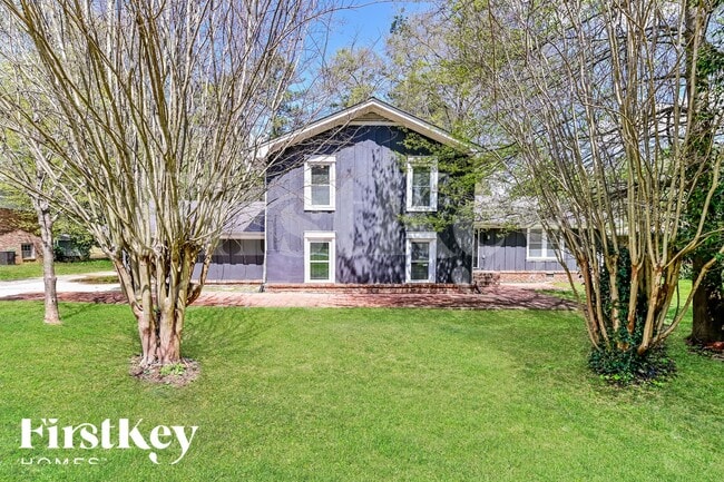 Building Photo - 2264 Country Club Dr SE