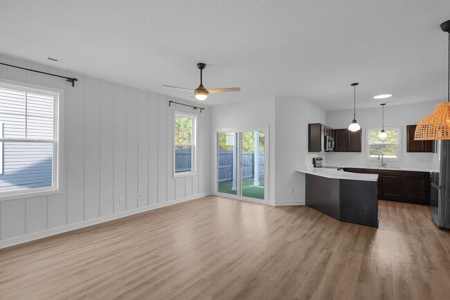 Foto del edificio - Townhouse For Rent in Holly Ridge