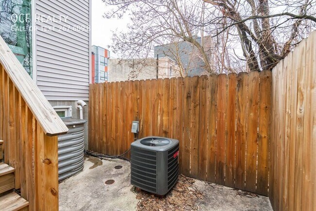 Foto del edificio - 1256 N Myrtlewood St