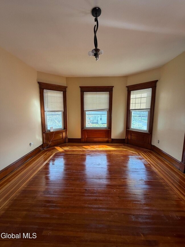 Building Photo - 737 Mason St