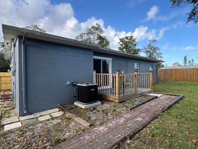 Building Photo - Charming Ormond Beach Home