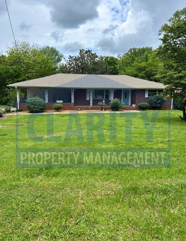 Primary Photo - Charming Ranch-Style Home in the Heart of ...