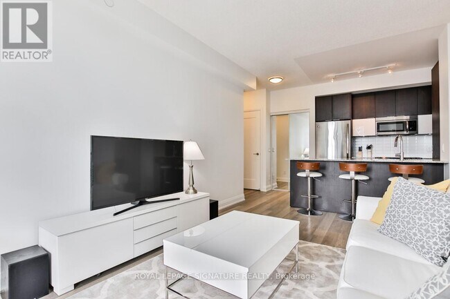 Photo du bâtiment - 56 Annie Craig Dr