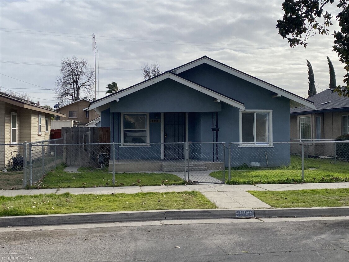 3 br, 2 bath House 3258 E Illinois Ave House for Rent in Fresno, CA