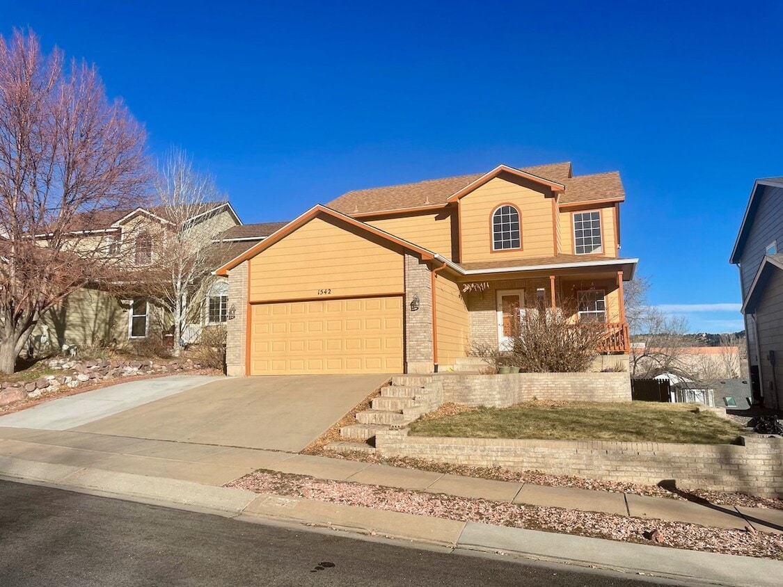 Primary Photo - BEAUTIFUL MOUNTAIN SHADOWS 5BD HOME with A/C- Security Deposit Waiver Available