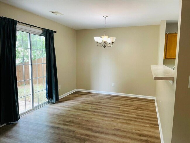 Building Photo - 2430 Mayfair Dr