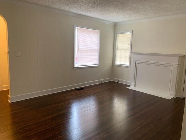 Foto del edificio - Charming Two Bedroom Home in Enderly Park!