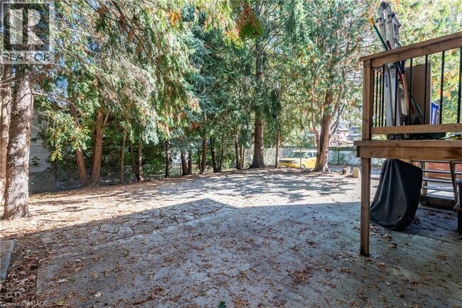 Building Photo - 62 Moore Ave