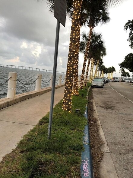 Building Photo - 1408 Brickell Bay Dr