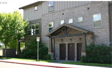 Building Photo - 696 NE Adwick Dr