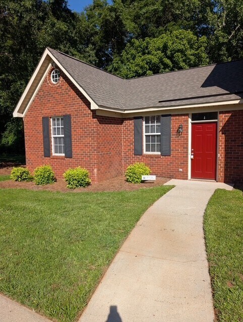 Building Photo - Private One-Level Living Awaits at The Arbors Townhomes!