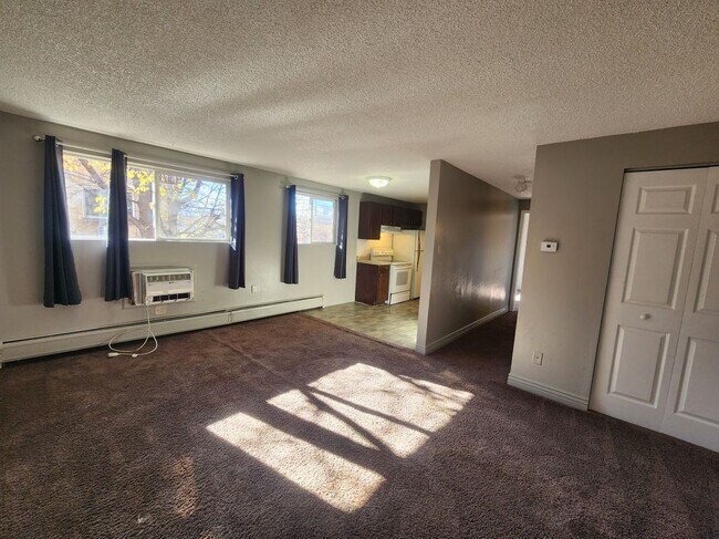 Building Photo - 1941 Clinton St