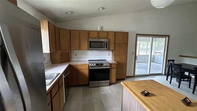 Building Photo - 1033 Sandusky Dr