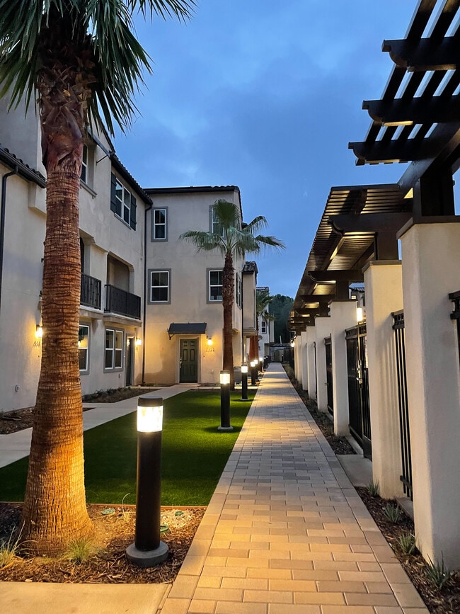 Building Photo - 2322 Columba Gln