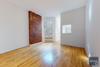 Building Photo - 212 E 85th St