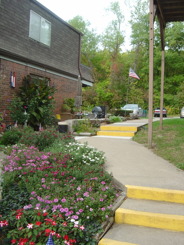Building Photo - 4401 NW Dmons Dr