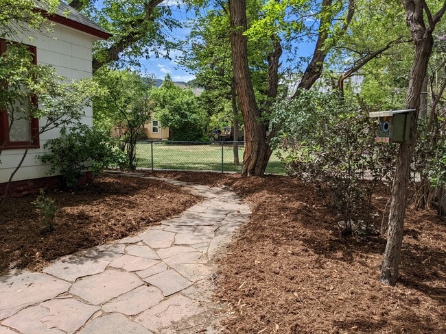 Building Photo - 1804 Mapleton Ave