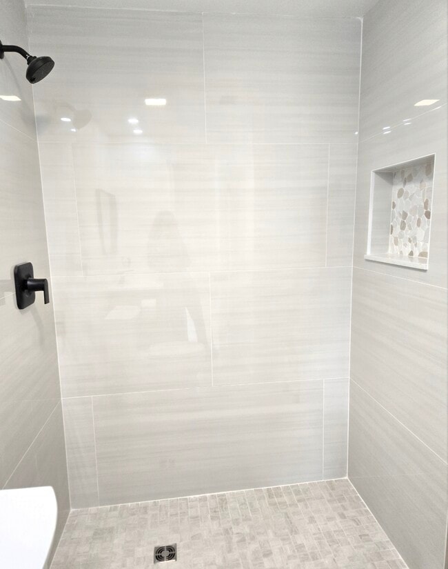 Foto del edificio - 5347 Emerald Isle Dr