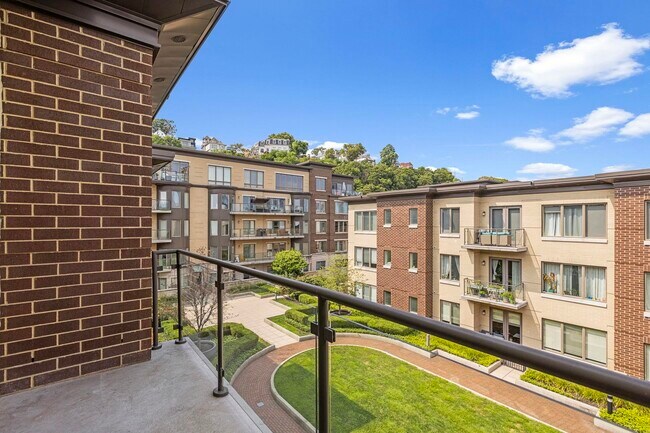 Foto del edificio - 250 Henley Pl