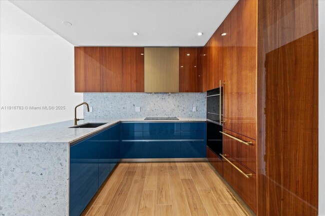 Foto del edificio - 2678 Tigertail Ave