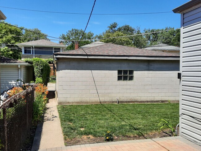 Foto del edificio - 3Br/2Bath House in Evanston $3,600/m