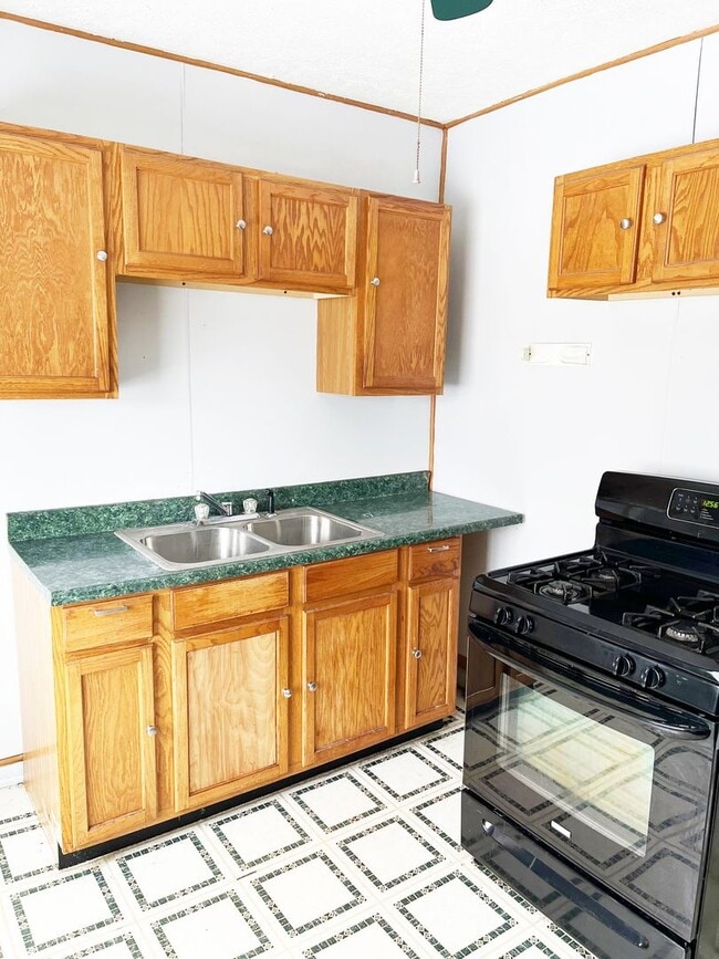 Building Photo - 12905 Forest