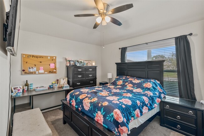 Building Photo - 634 W Fairway Lake Dr