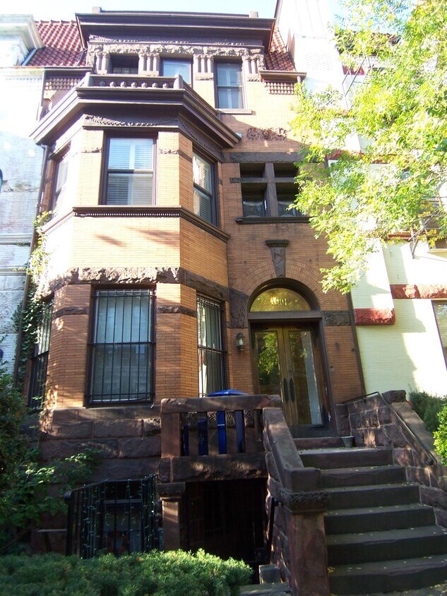 Foto principal - Extraordinary lower Level 1 bed 1.5 bath i...