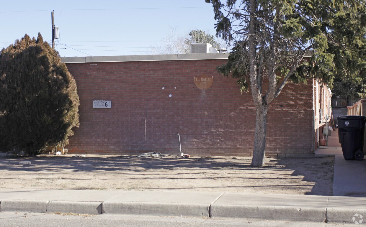 Foto del edificio - 1012-1016 Madeira Dr SE