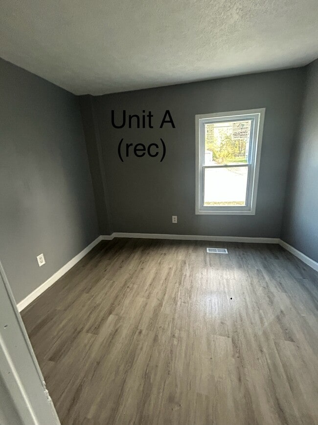 Foto del edificio - Seneca Ave