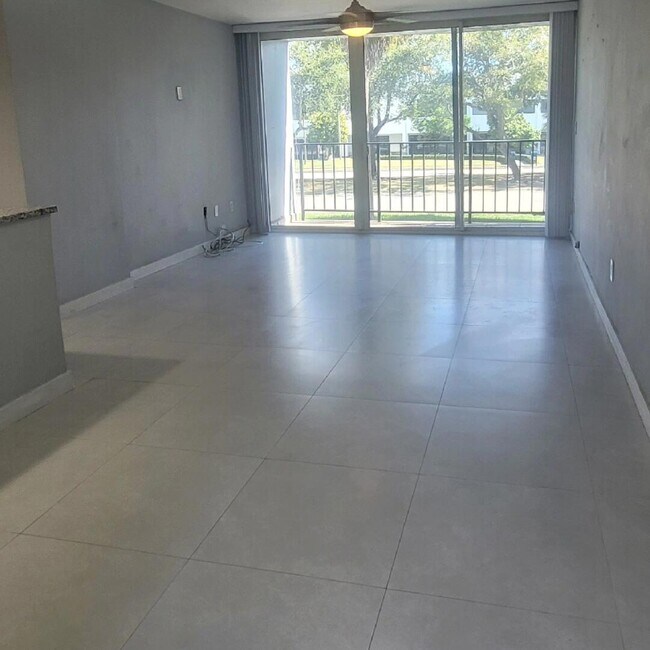 Foto del edificio - 210 Fontainebleau Blvd