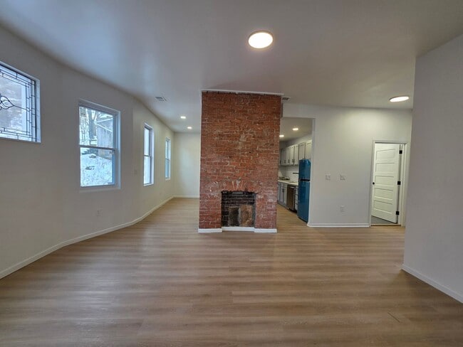 Photo - Fully Updated 4 bedroom 2 bathroom Apartment for rent in the Northside!