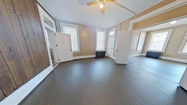 Building Photo - Charming First Floor Apartment