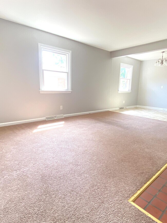 Building Photo - 709 Oxford St