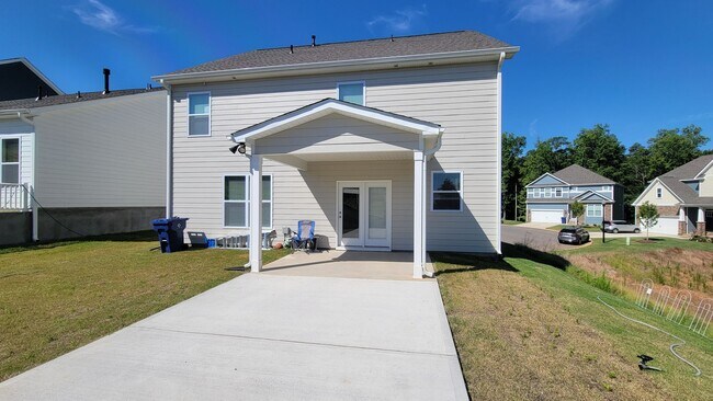 Building Photo - Partially Furnished 3 Bed, 2.5 Bath Home A...