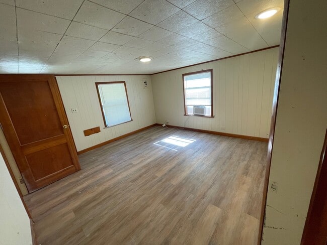 Building Photo - 804 W 44th St