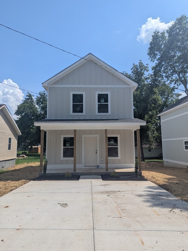 Building Photo - 906 Hannaway Rd