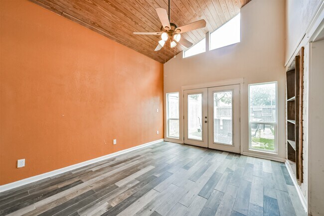 Foto del edificio - 16031 Birch Vale Dr