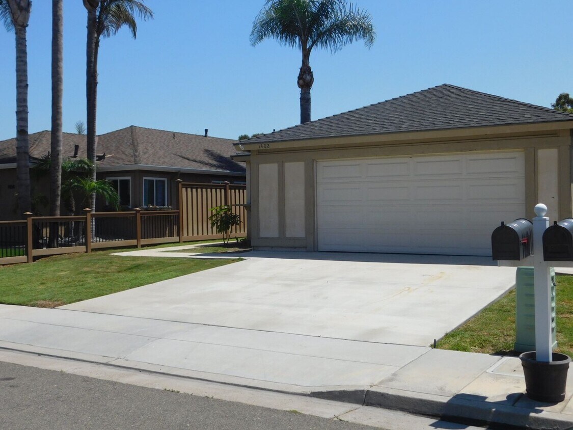 Primary Photo - Beautiful 3 bedroom 2 bathroom house