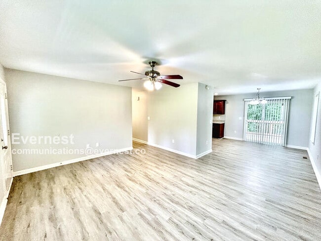 Building Photo - 170 Hickory Ln