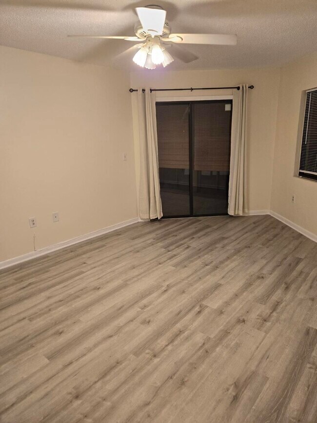 Building Photo - 7 Hembury Ln