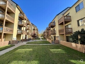 Building Photo - 1002 Linden Ave