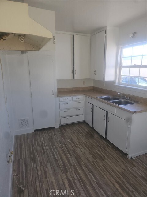 Foto del edificio - 2666 N Waterman Ave