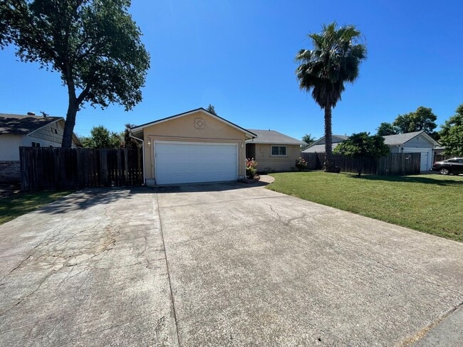 Building Photo - Single Story 3 Bedroom, 2 Bath Single Story Home with Huge Backyard!