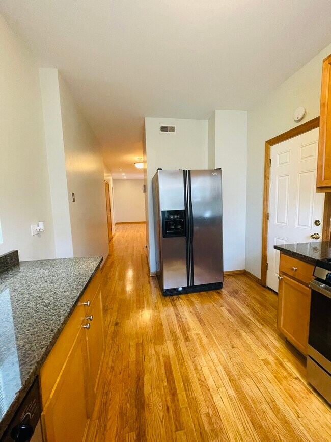 Foto del edificio - 6451 S Greenwood Ave