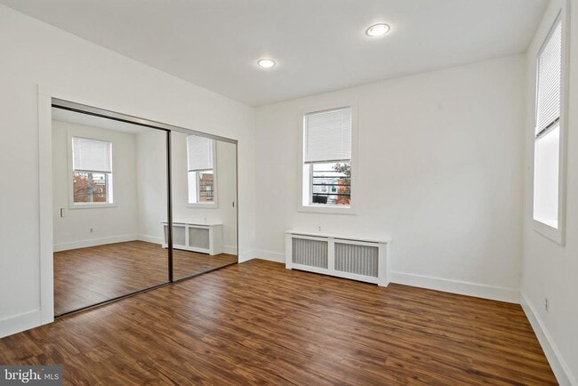 Foto del edificio - 2400 S Hutchinson St