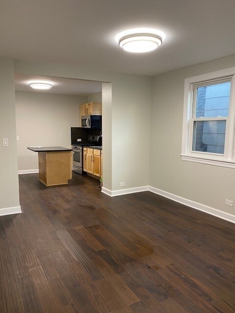 Foto del edificio - 3329 N Kedzie Ave